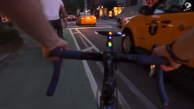 Bikes can turn the way planes land / HAMMERHEAD "HAMMERHEAD ONE"
