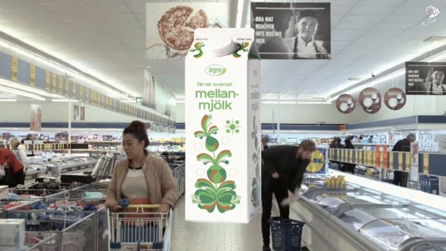 一人の文句に、国中の牛乳パックで答えたクマ / LIDL「BOSSE’S MILK」 メインシーン