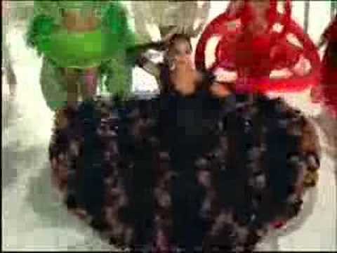 バーガーを歌って踊る、2006年のハチャメチャ / BURGER KING「WHOPPERETTES」 メインシーン