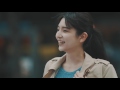 駅に降りた瞬間、スマホが震えて涙が溢れた / au「SYNC YELL 〜上京した瞬間に、地元からのサプライズエール〜」 シーン 2