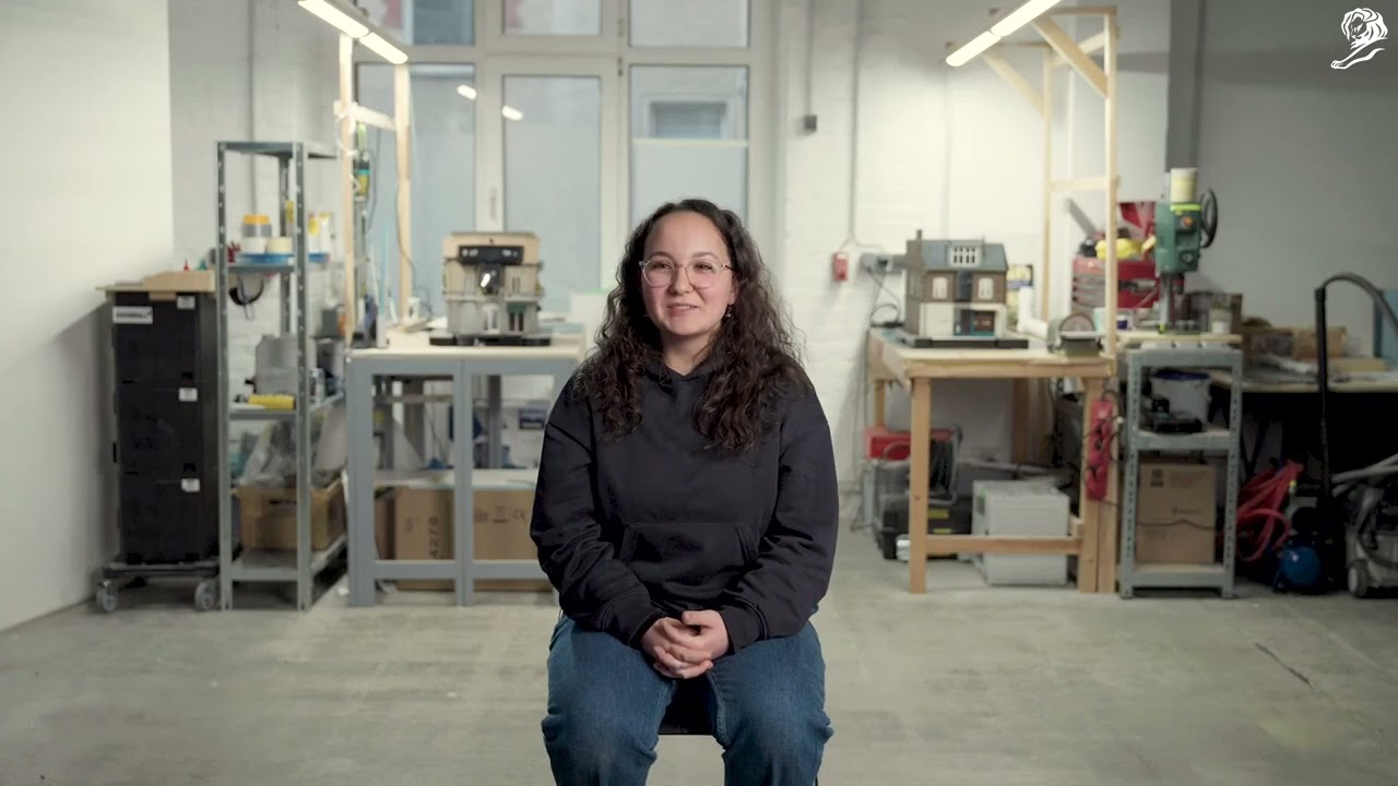 本物の匂いだけが、ミニチュアの街を本物にした / De'Longhi「Tiny Coffee Shops」 メインシーン