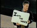 「Whose disease is cat's skin?」って、何言ってんの？ / MAXELL「INTO THE VALLEY」 シーン 2
