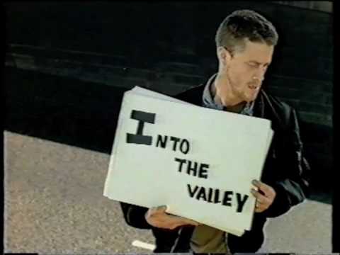 「Whose disease is cat's skin?」って、何言ってんの？ / MAXELL「INTO THE VALLEY」 メインシーン
