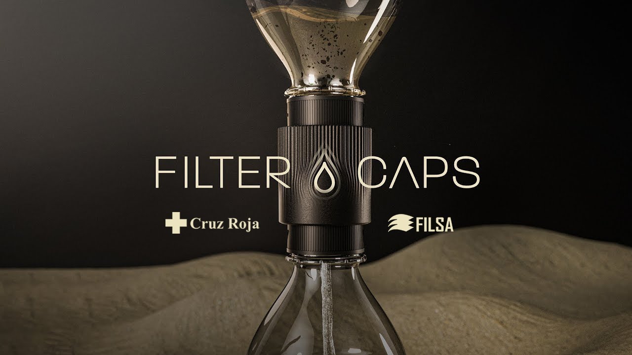 ペットボトルのキャップが、井戸水を飲み水に変えるクマ / FILSA COLOMBIA「FILTER CAPS」 メインシーン