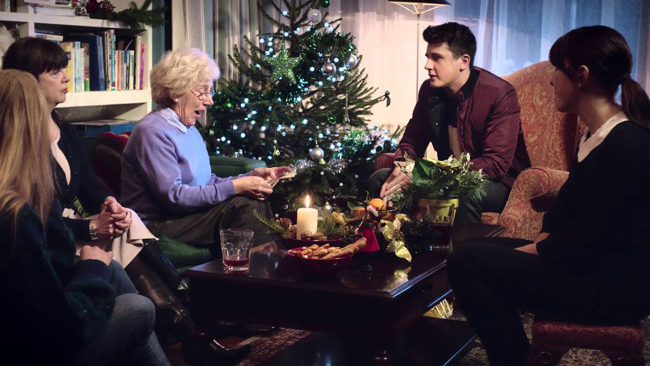 クリスマスの正義を逆手に取って、伝説になった / Harvey Nichols「Sorry I Spent It On Myself」 メインシーン