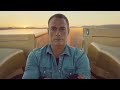 エンヤが歌い始めた瞬間、口が開く / Volvo Trucks「The Epic Split feat. Van Damme」 シーン 2