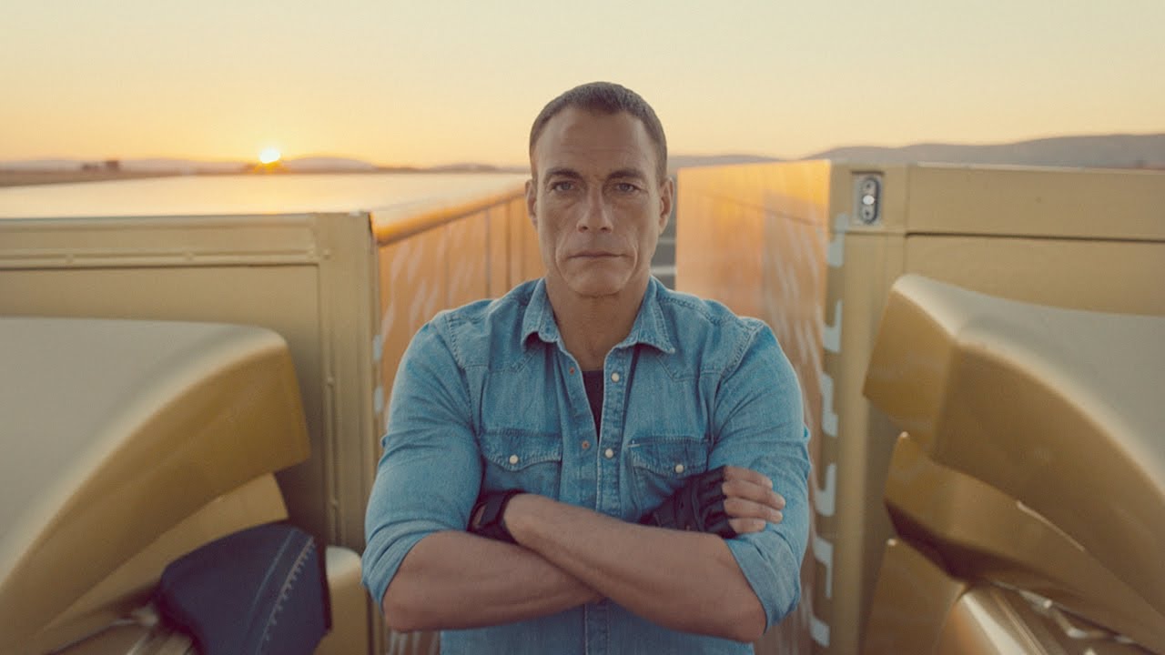 エンヤが歌い始めた瞬間、口が開く / Volvo Trucks「The Epic Split feat. Van Damme」 メインシーン
