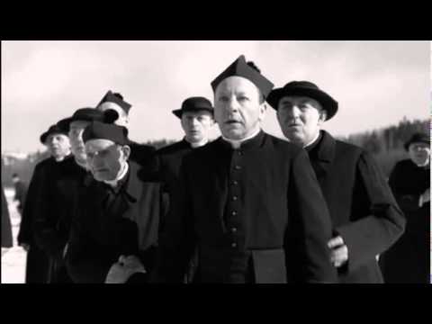 ビールのために、凍った湖に二度飛び込む / STELLA ARTOIS「Ice Skating Priests」 メインシーン