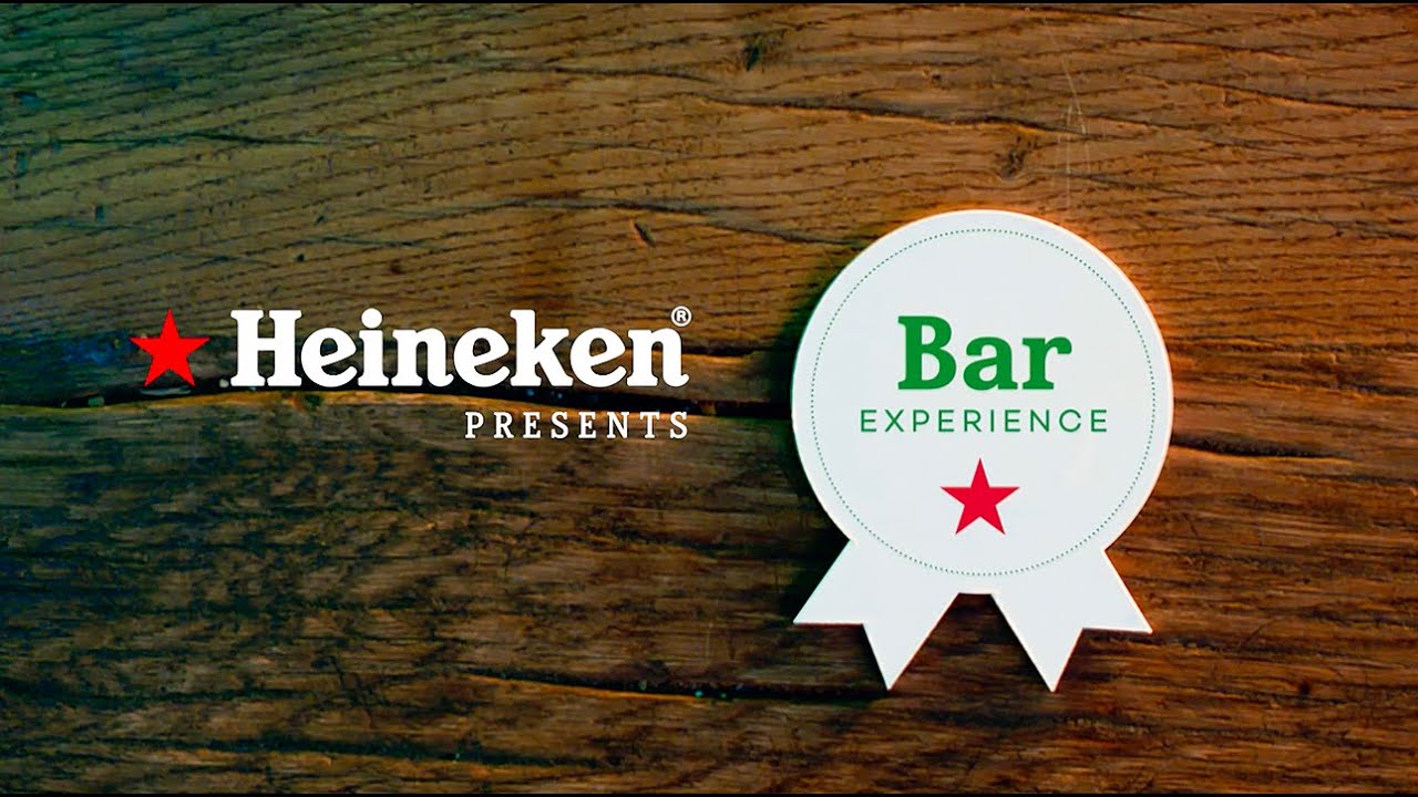 バーの裏口が、ハイネケン本社の正面玄関につながっていた / HEINEKEN「BAR EXPERIENCE」 メインシーン