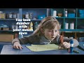 口が開いてると、ハサミまで子供扱いされる / Otrivin「Classroom Craft」 シーン 4