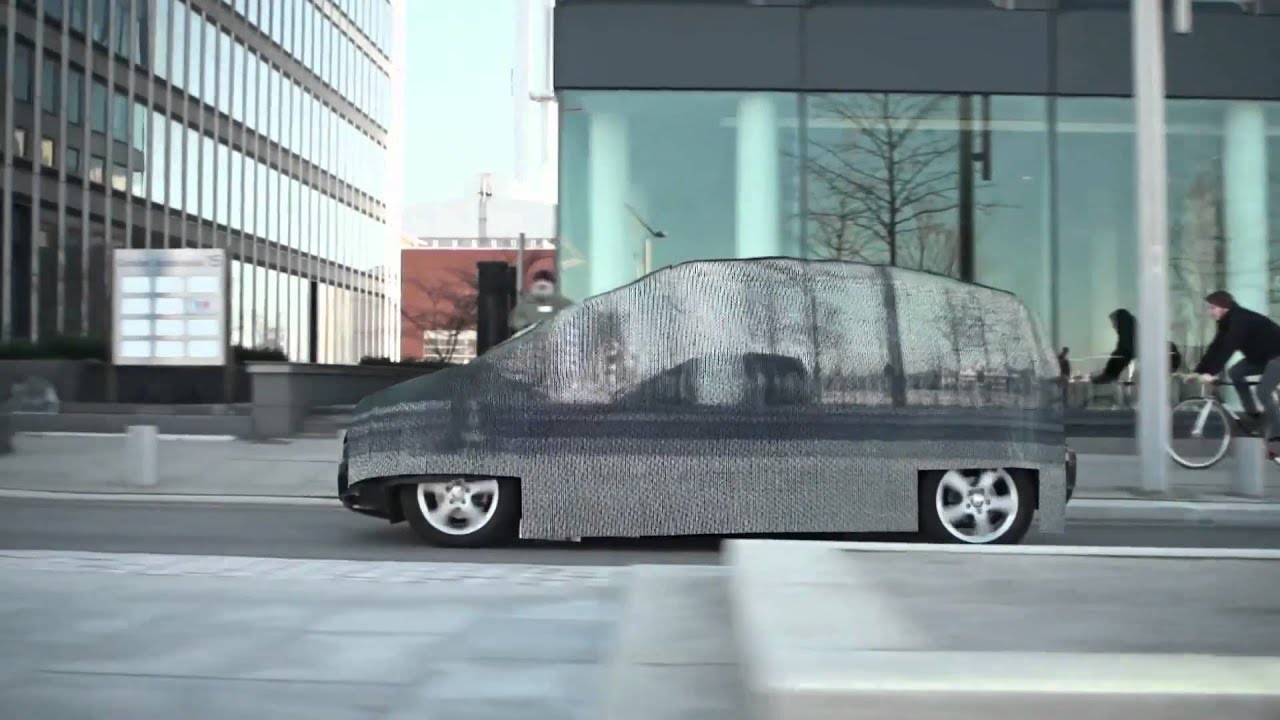 「見えない」を文字通り実装する狂気 / MERCEDES-BENZ「THE INVISIBLE DRIVE」 メインシーン