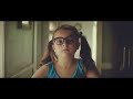ぽっちゃりメガネの女の子が、すべてを変えた / John Lewis「Tiny Dancer」 シーン 2
