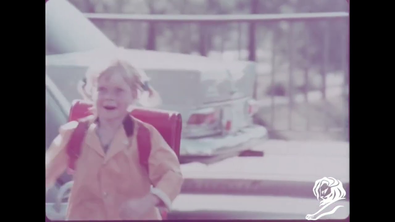 1970年、ドイツの新聞社が交通安全を訴えた / Stuttgarter Nachrichten「Pass auf im Strassenverkehr」 メインシーン