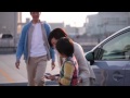 後部座席の子どもに、ハンドルを渡した / TOYOTA「BACKSEAT DRIVER」 シーン 4