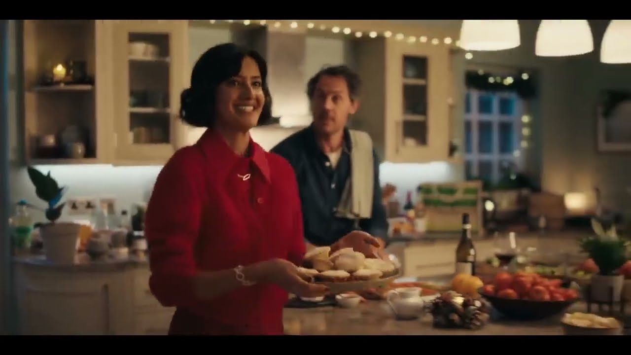 デザートが消えた夜、イギリス中が探偵になった / Waitrose & Partners「Sweet Suspicion」 メインシーン