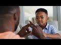 機械学習が、親子の会話をつなぐ / American Society for Deaf Children「Fingerspelling」 シーン 2
