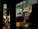 段ボールの看板が、映画スターから政治家へ。そして crow だけが残った / The Times of India「A Day in the Life of Chennai」 シーン 2