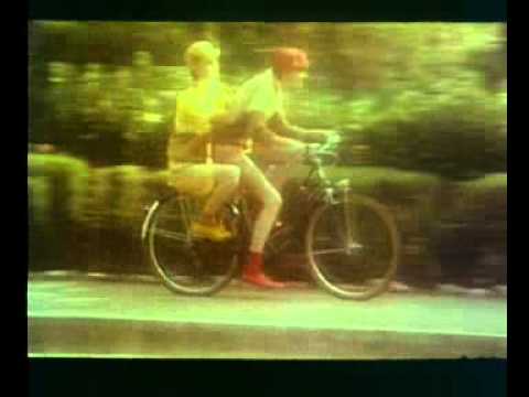 1979年、クマは自転車の記憶だけ持っている / CACHEREL「LES VELOS」 メインシーン