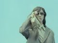 「おいしい」とも言わず、「コンビニエント」と言い放つ / キユーピーハーフ「コンビニエント」 シーン 3