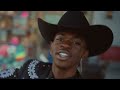 ジャンルという檻を、馬に乗って蹴り飛ばした / Lil Nas X「Old Town Road (Official Movie) ft. Billy Ray Cyrus」 シーン 3