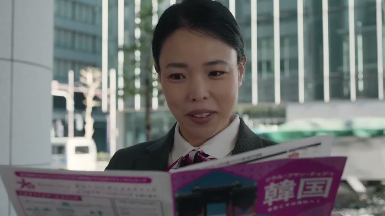 推し活で輝く母と、ガスの接着 / 東京ガス「母の推し活」 メインシーン